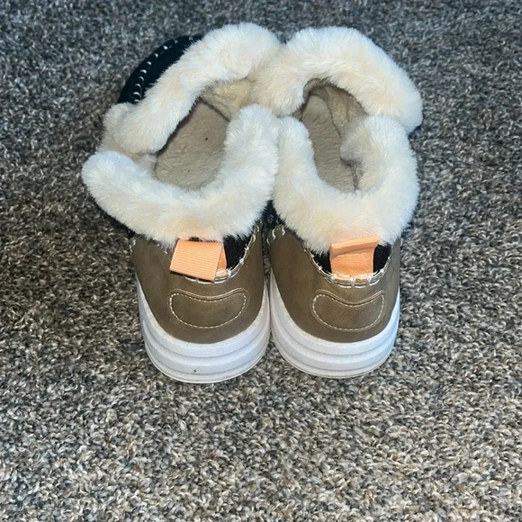 Cozy Black and Cream Slippers - Picture 2 of 2